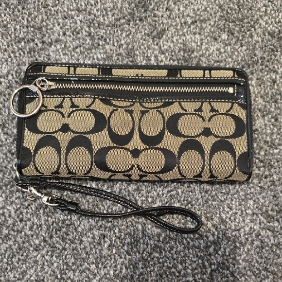 Coach Handbags - Coach Black and Tan Wristlet Wallet